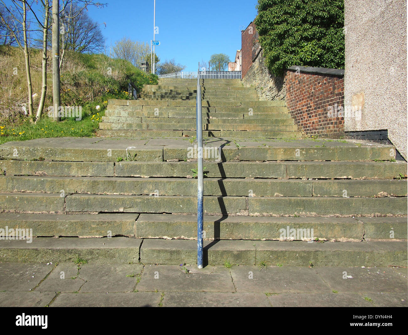 I 24 gradini di Middleton, Greater Manchester, come raffigurato nel dipinto di L.S Lowry "The Old Church and Steps" Foto Stock