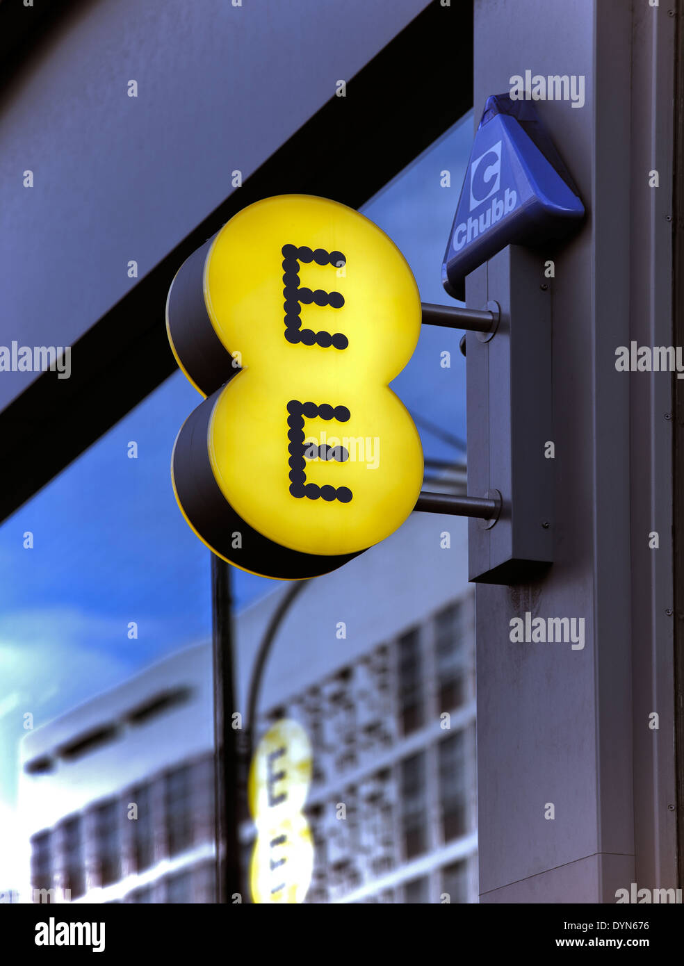 EE telefono Mobile shop, Oxford Street, London, England, Regno Unito Foto Stock