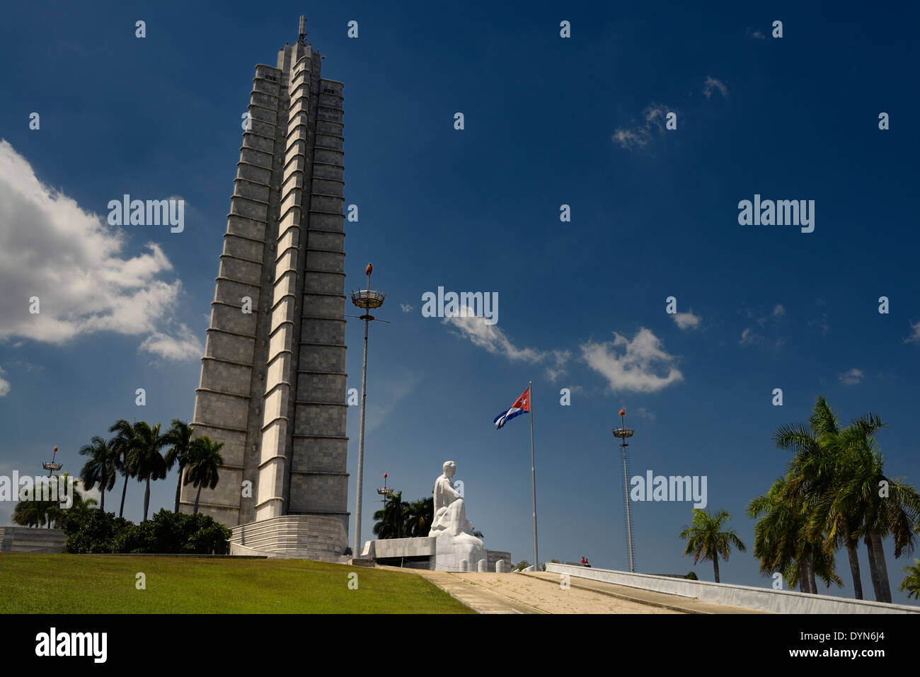 Scultura e monumento torre per Jose Marti eroe cubano in Havana Cuba Foto Stock