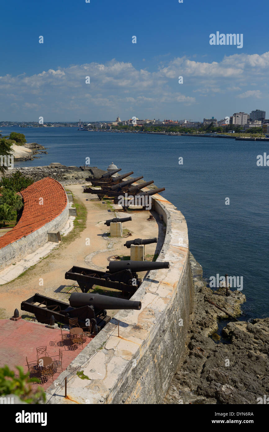 Dodici apostoli batteria di cannoni di Morro castello-fortezza proteggendo l'ingresso alla Baia dell Avana Cuba Castillo de San Salvador de la Punta Foto Stock