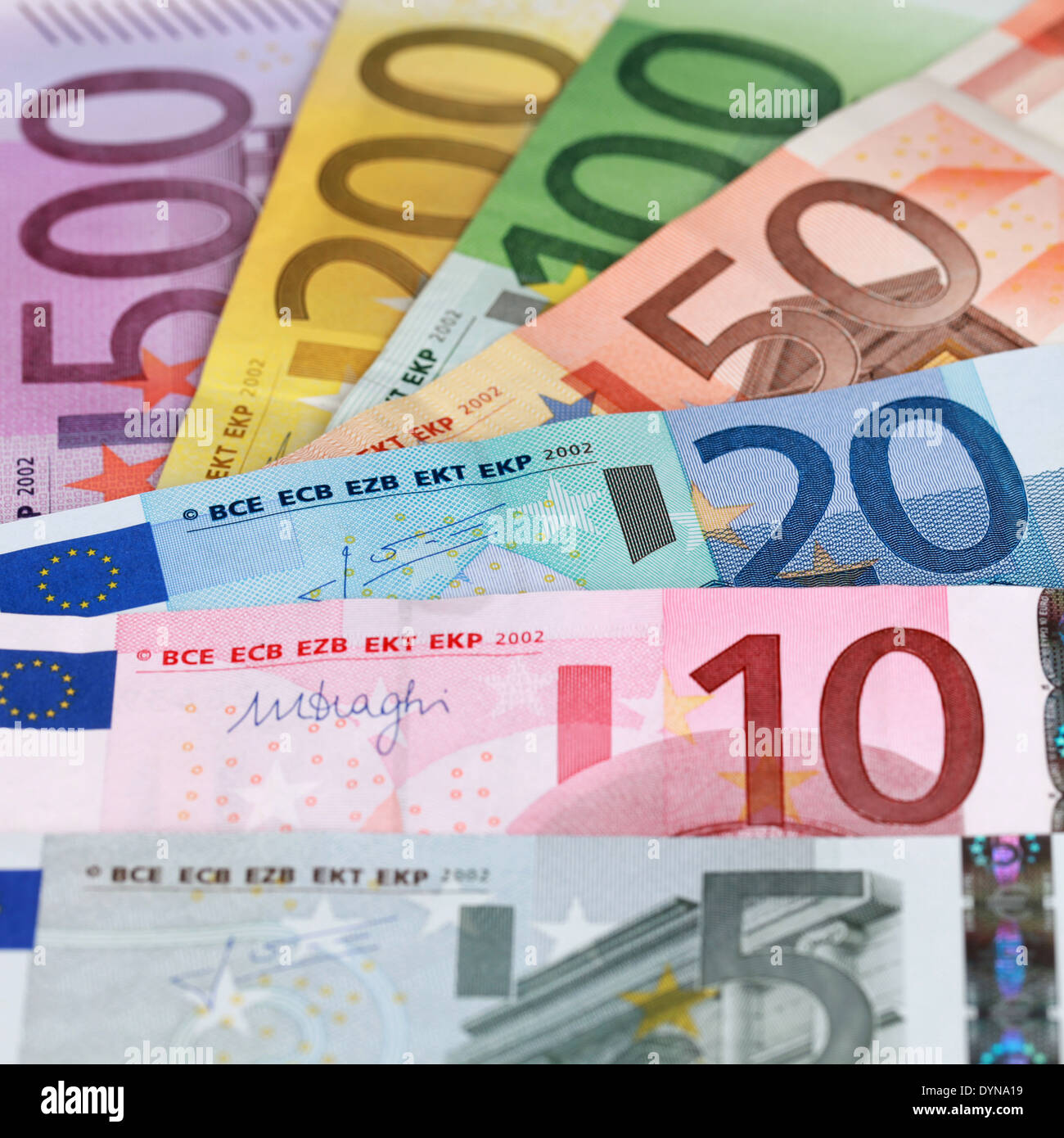 Tutti gli attuali banconote in euro formando un sfondo di denaro Foto Stock