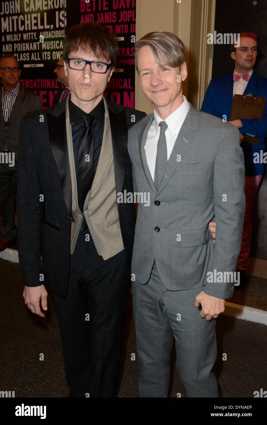 New York, NY, STATI UNITI D'AMERICA. 22 apr 2014. Stephen Trask, John Cameron Mitchell di presenze per Edvige e il pollice arrabbiato apertura notturna su Broadway, Belasco Theatre di New York, NY Aprile 22, 2014. Credito: Derek Storm/Everett raccolta/Alamy Live News Foto Stock