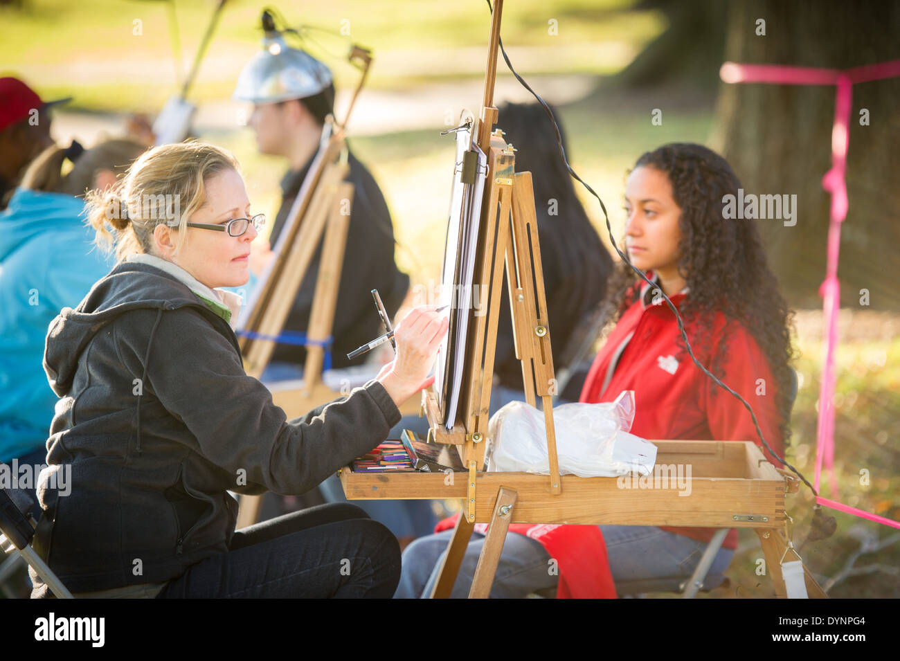 Evento esterno che mostra artista al cavalletto College Park, Maryland Foto Stock