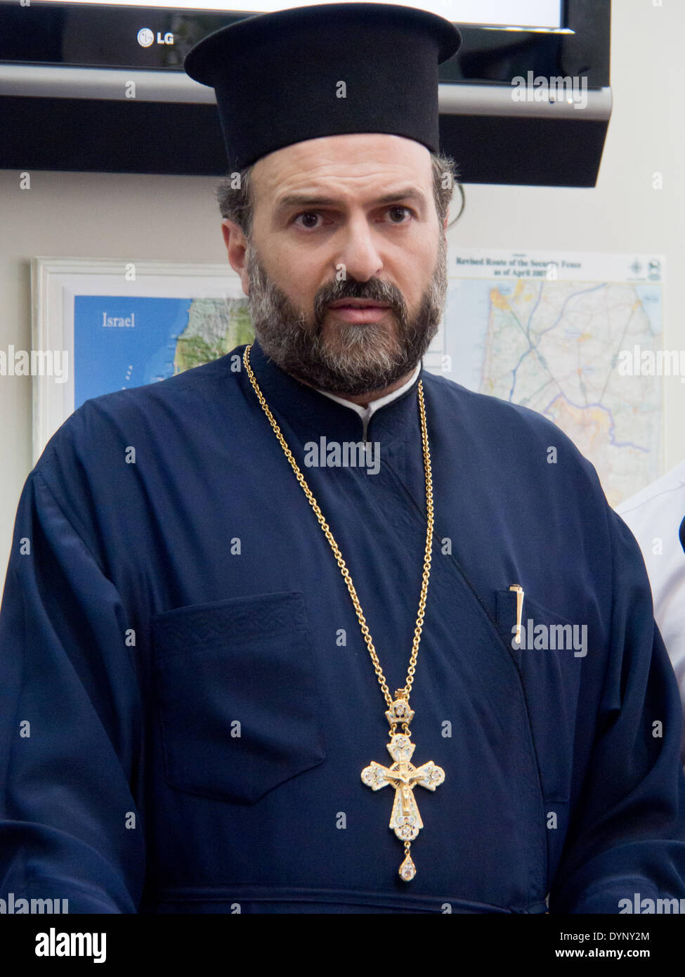 Padre Gabriel NADAF, greco-ortodossa sacerdote da Nazaret e fondatore dei cristiani israeliani Recruitment Forum, mutandine stampa raccomanda per una migliore integrazione cristiana nella società israeliana. Martedì (22-Apr-2014) la IDF ha annunciato una nuova politica che include l'invio di coscrizione preliminare gli avvisi a tutti i cristiani israeliani, offrendo loro la possibilità di servire in IDF o servizio civile. Padre Nadaf ha ricevuto minacce alla sua vita. Foto Stock