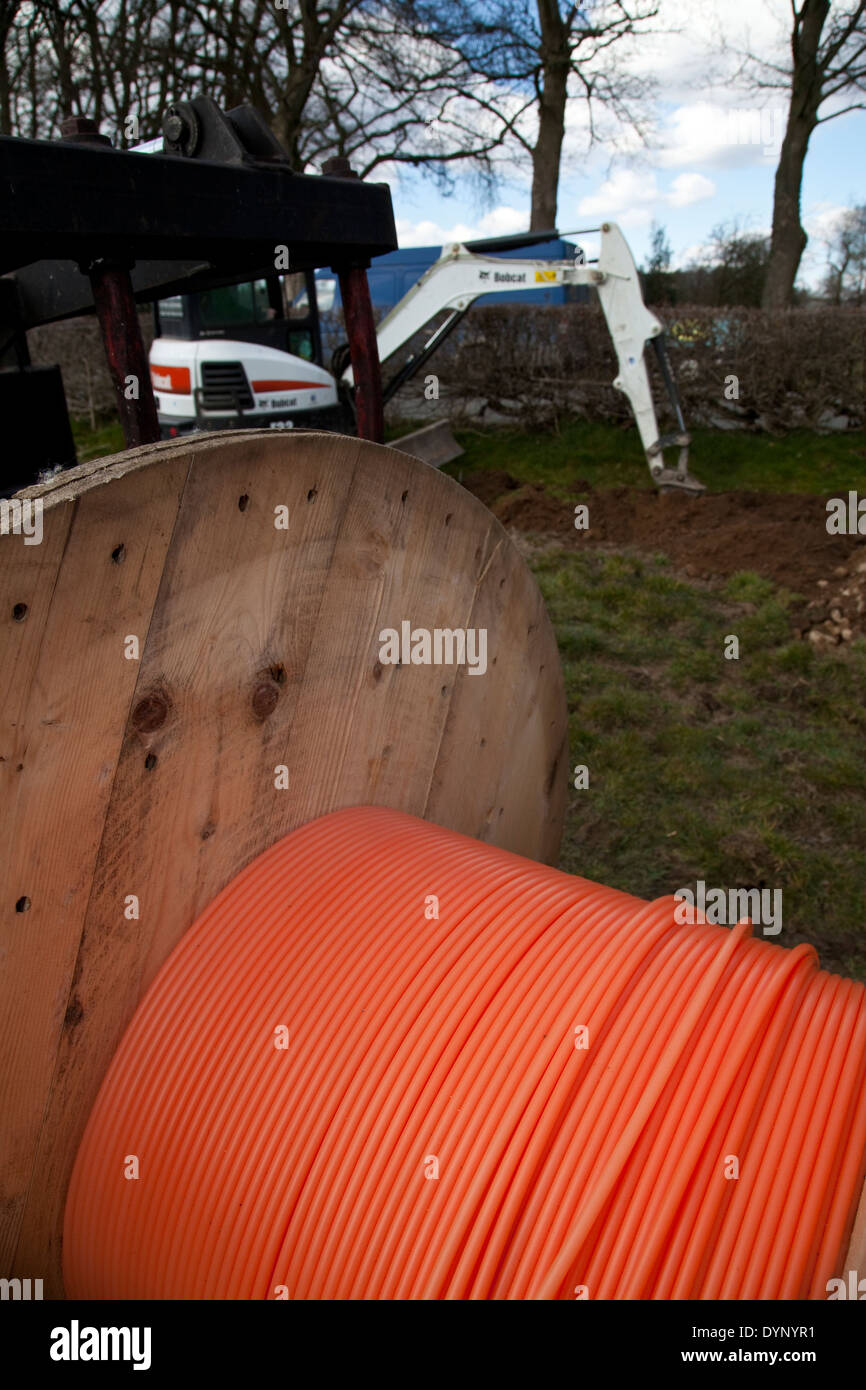 In fibra ottica per i condotti B4RN nel lune Valley, Lancashire Foto Stock