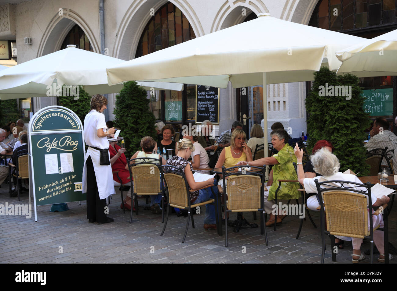 Cafe Prag, Schwerin, Meclemburgo-Pomerania, Germania, Europa Foto Stock