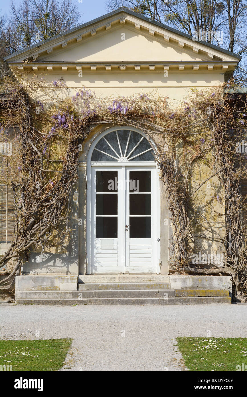 Garden House con glicine di Monaco di Baviera Germania Foto Stock