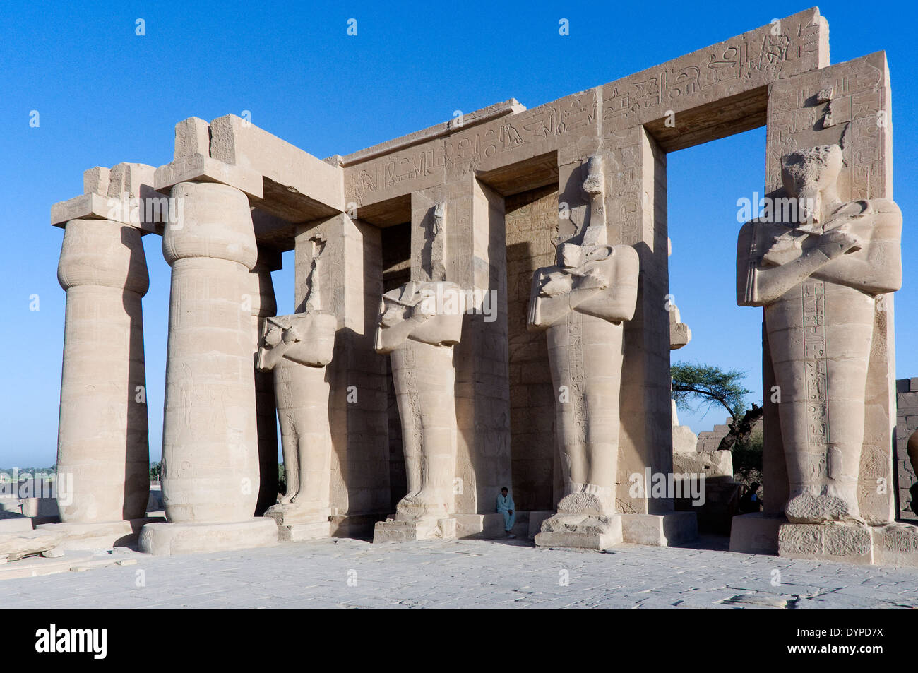 Ramesseum il tempio funerario del faraone Ramses II il Grande(1303-1213 A.C. XIX dyn.) Foto Stock