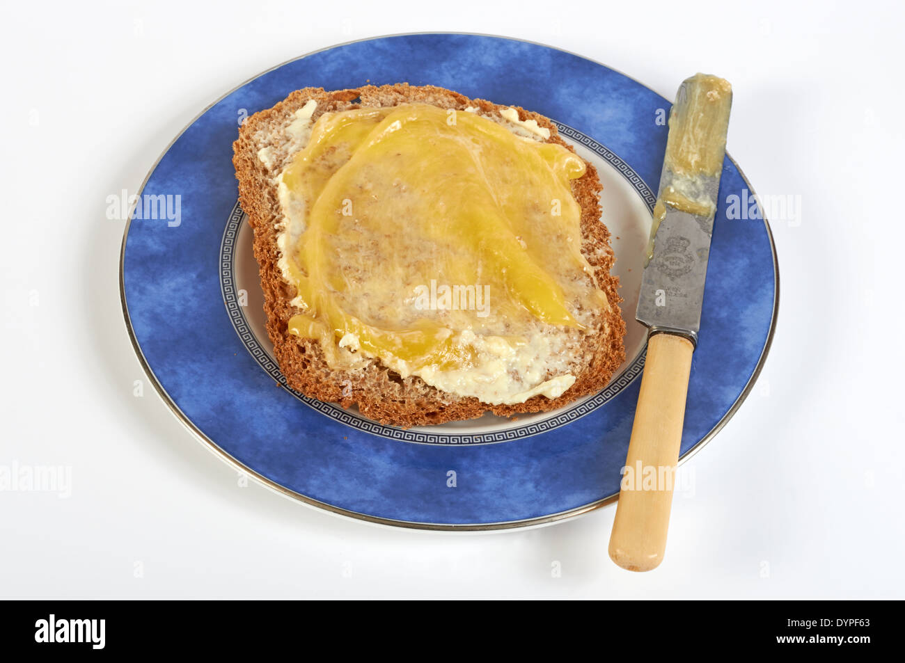 Cagliata di limone su pane integrale Foto Stock