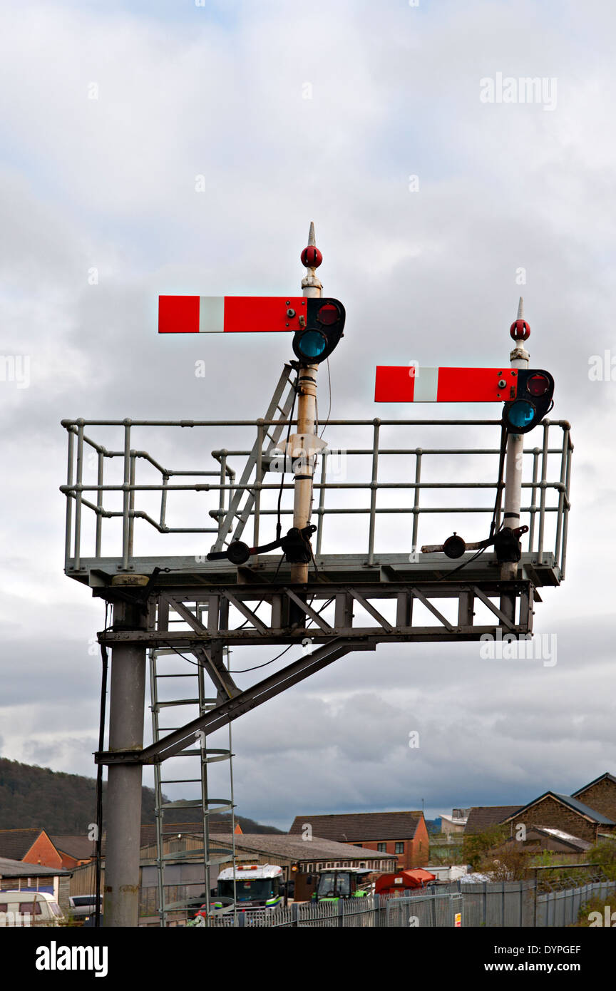 La piattaforma di segnali di avviamento alla fine della piattaforma presso la Stazione di Shrewsbury è a Foto Stock