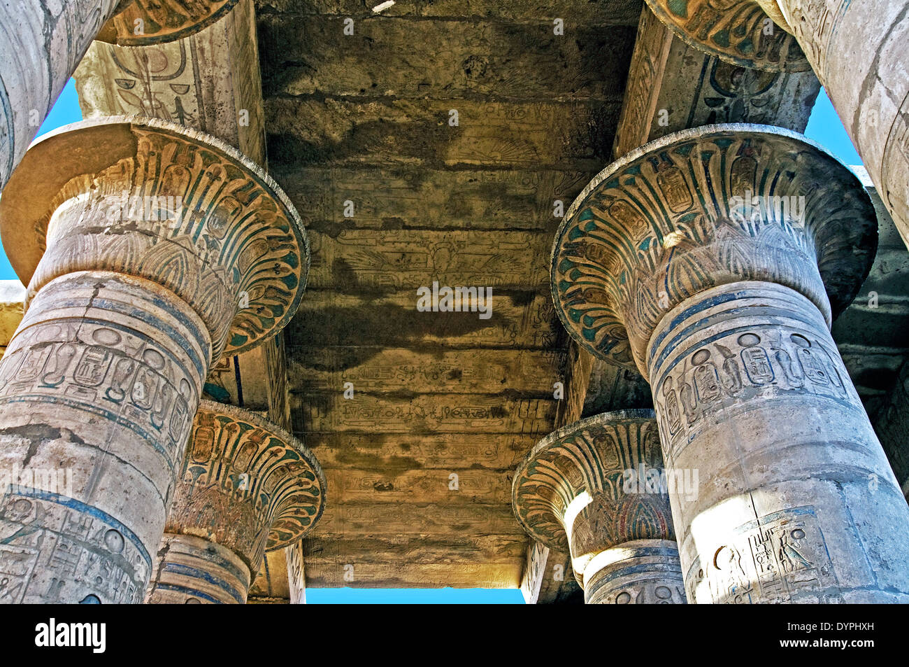 Ramesseum : il tempio funerario del faraone Ramses II il Grande(1303-1213 A.C. XIX dyn.).Il soffitto della hypostyle hall. Foto Stock