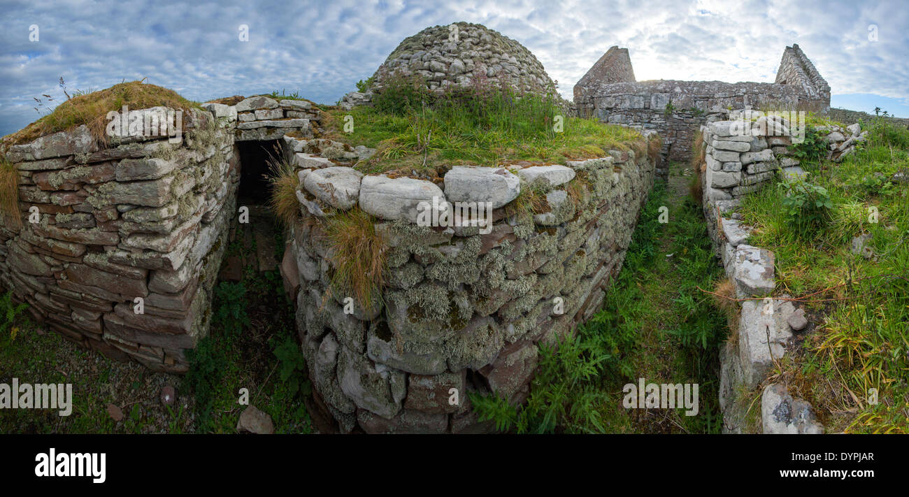 Resti di un sesto secolo il monastero in Inishmurray island, nella contea di Sligo, Irlanda. Foto Stock
