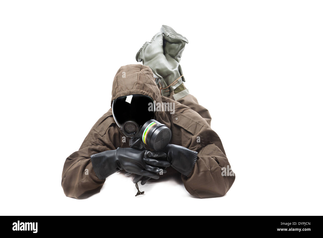 Un uomo che indossa una tuta NBC (nucleare - biologici - Chemical) Foto Stock