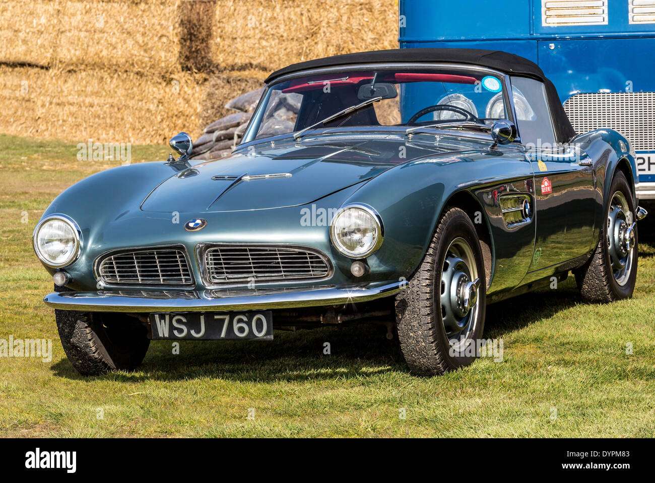 1957 BMW 507 3.2 convertibili in la 72a Goodwood assemblea dei soci, Sussex, Regno Unito. Foto Stock