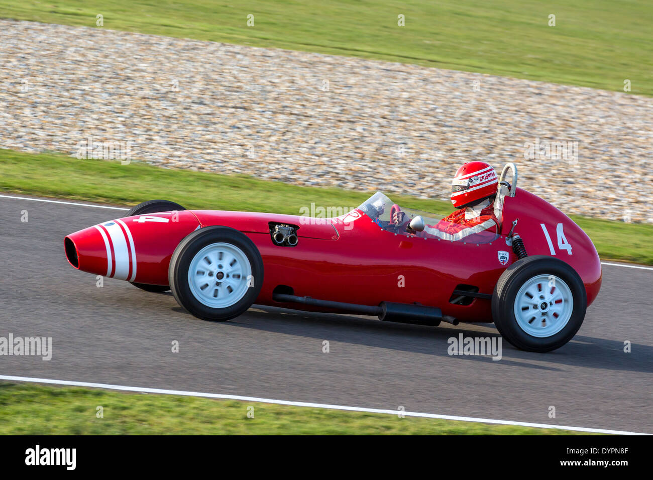 1958 Elva-BMC 100 con driver Crispian Besley, Threlfall Cup gara, 72a Goodwood assemblea dei soci, Sussex, Regno Unito. Foto Stock