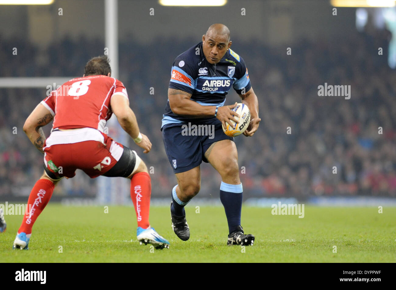 Rabodirect Pro 12 - il giorno del giudizio al Millennium Stadium di Cardiff - Llanelli Scarlets v Cardiff Blues rugby. Foto Stock