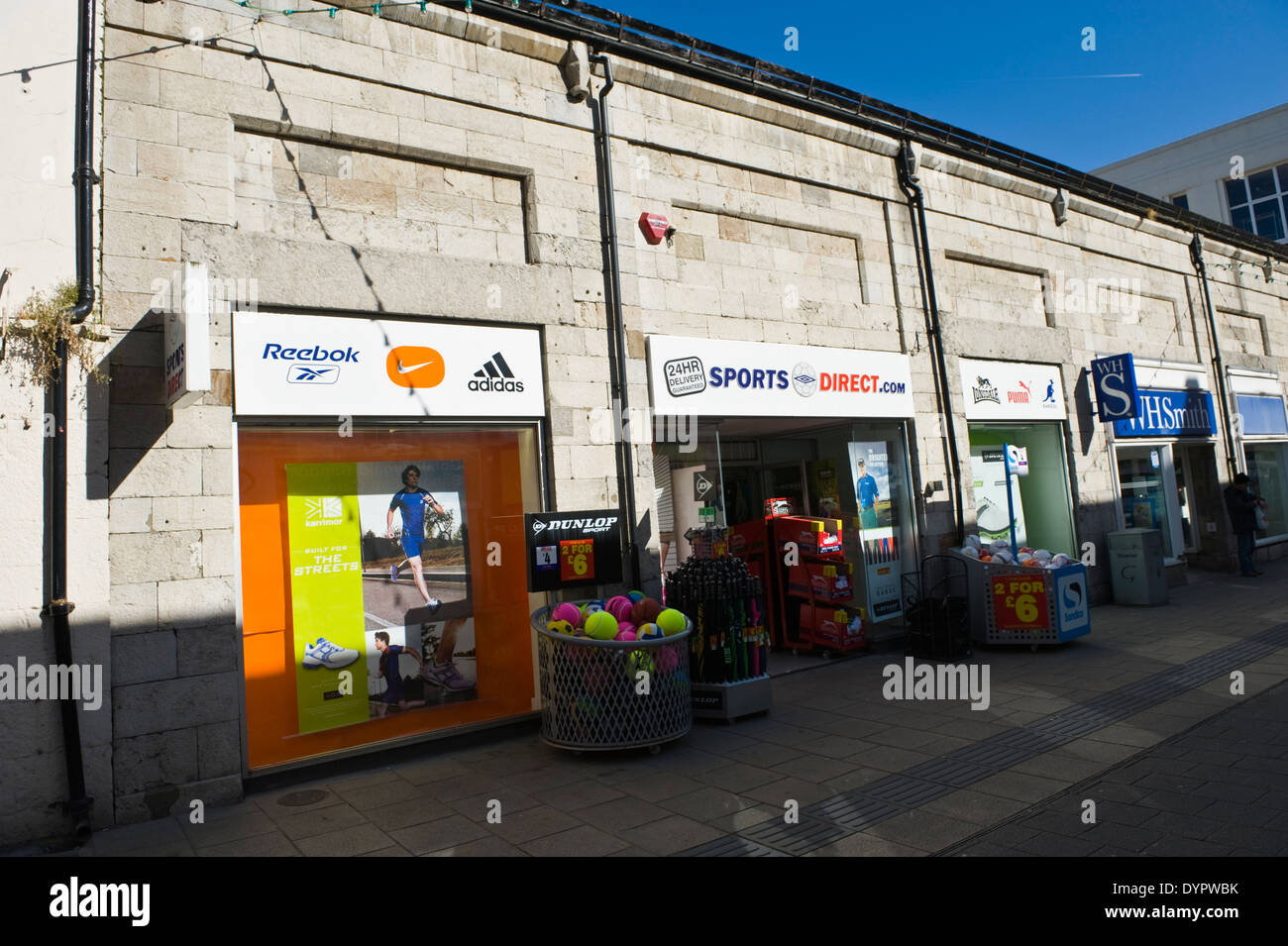 Sport Direct store sulla strada alta Bangor Gwynedd North Wales UK Foto Stock