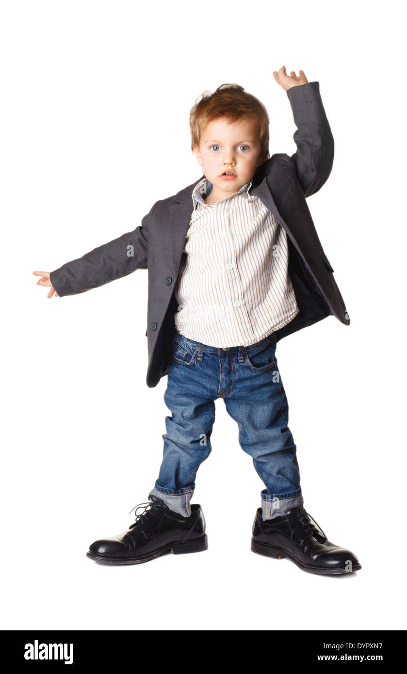 Little Boy nelle grandi scarpe da ballo Foto Stock