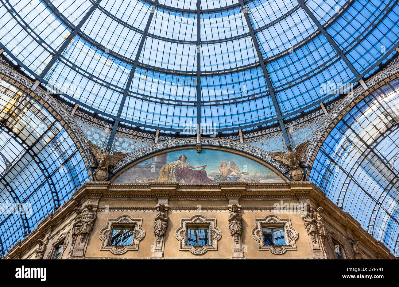 Milano, Italia. 23 apr 2014. il vetro porticato coperto di Galleria Vittorio Emanuele Credito: Davvero Facile Star/Alamy Live News Foto Stock