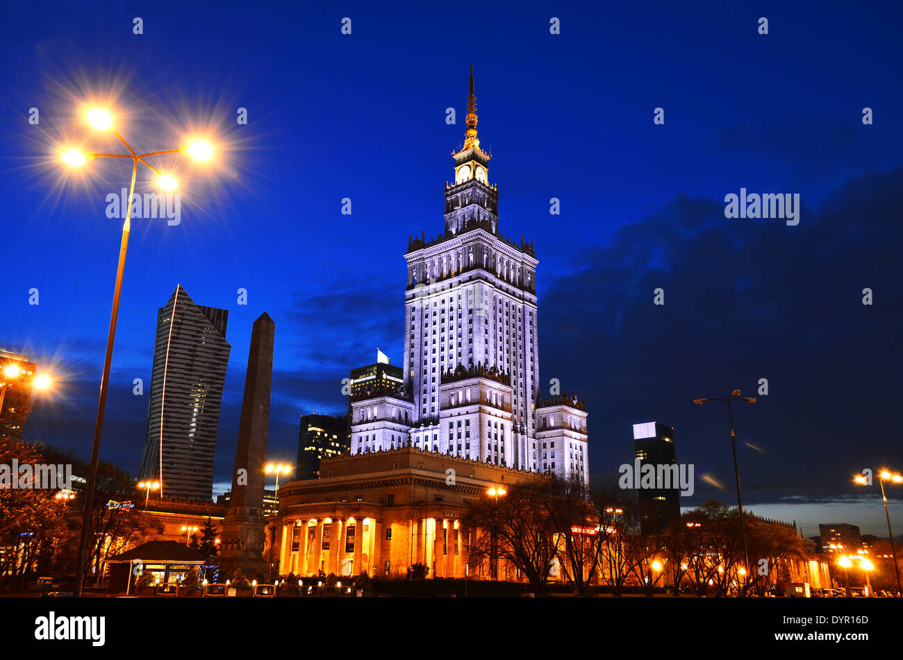 Centro di Varsavia con il palazzo della cultura e della scienza, l'edificio più alto in Polonia e l'ottavo edificio più alto nell'UE Foto Stock