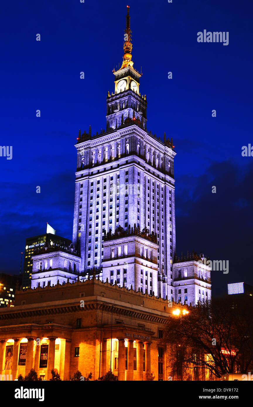 Centro di Varsavia con il palazzo della cultura e della scienza, l'edificio più alto in Polonia e l'ottavo edificio più alto nell'UE Foto Stock