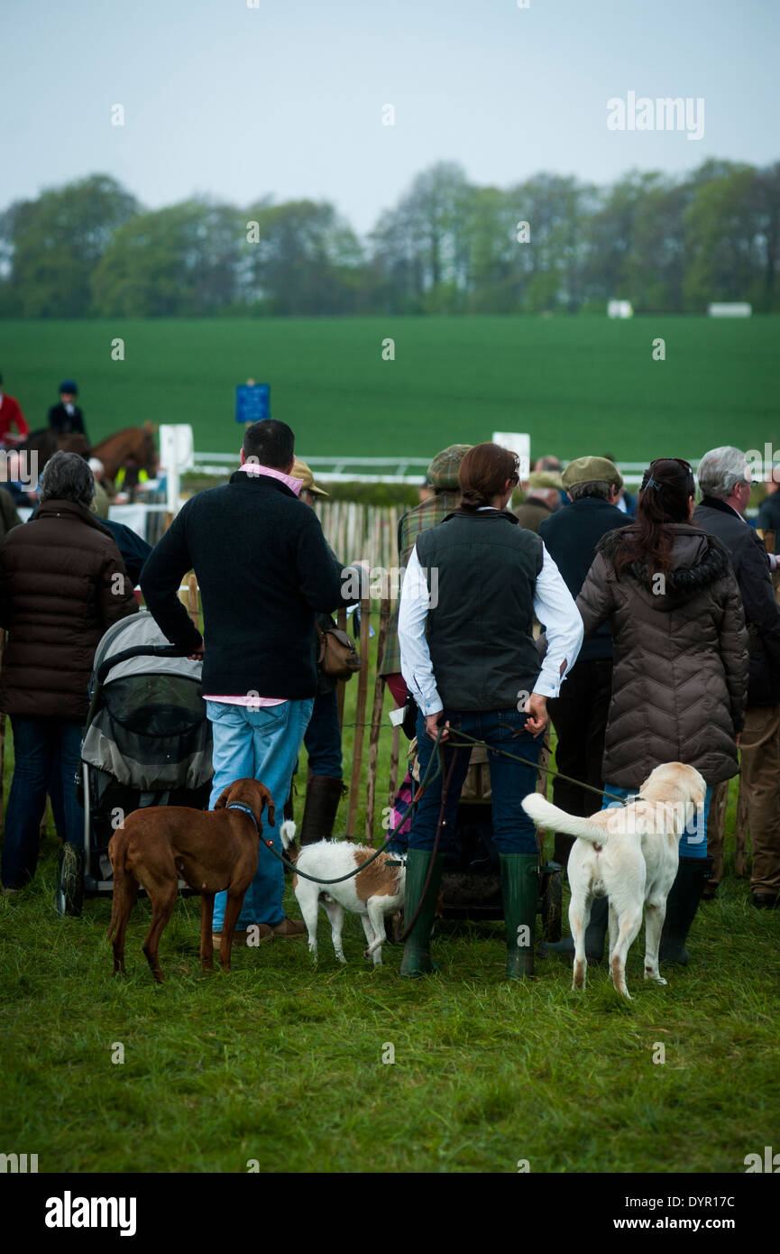 Paese per guardare la gente da punto a punto con i cani Foto Stock