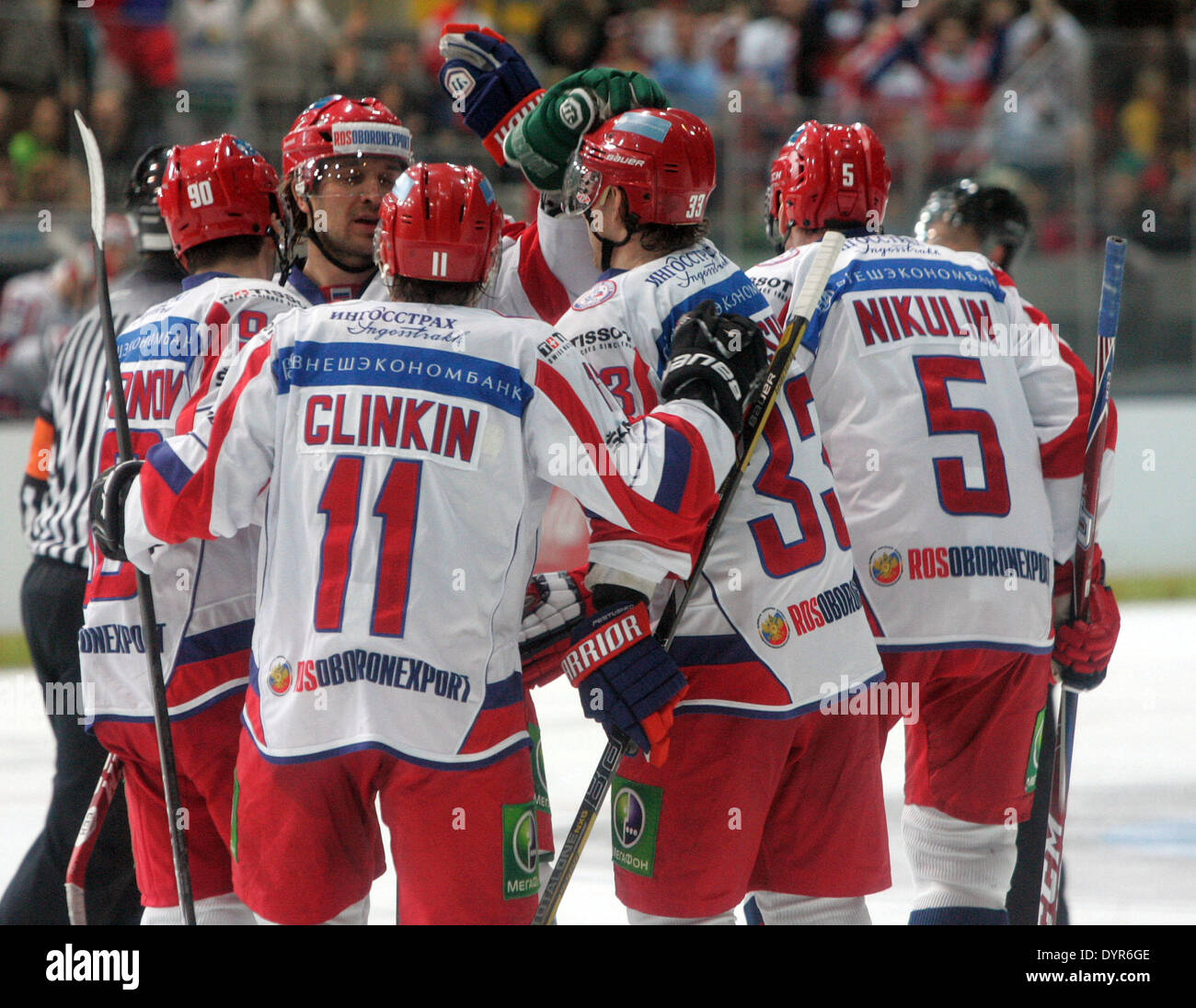 Monaco di Baviera, Germania. 24 apr 2014. La gioia del team russo dopo il primo obiettivo, .Hockey Euro Challenge, Germania vs Russia, 24 aprile 2014, Olympia pista di pattinaggio su ghiaccio, Monaco di Baviera, come preparazione per i campionati mondiali di hockey su ghiaccio è giocato questa sfida.contro le squadre di Russia, Francia e Finlandia. © Wolfgang Fehrmann/Wolfgang Fehrmann/ZUMAPRESS.com/Alamy Live News Foto Stock