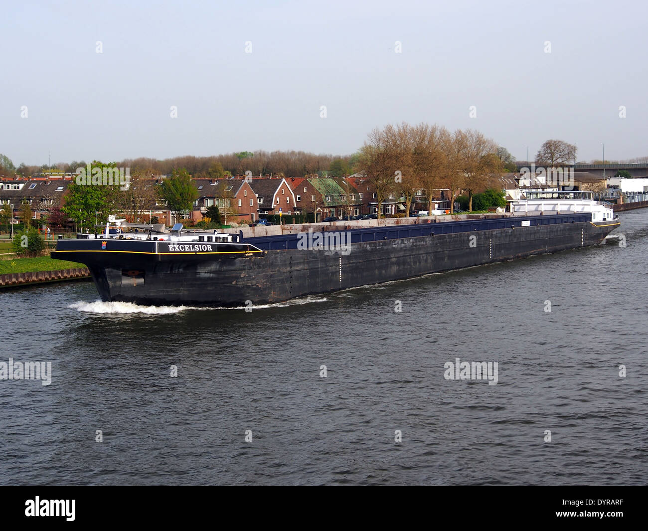 L'Excelsior, identificato dalla ENI 02328731, opera sul canale Amsterdam-Rijn, un canale navigabile chiave nei Paesi Bassi utilizzato per il trasporto commerciale e merci. Foto Stock