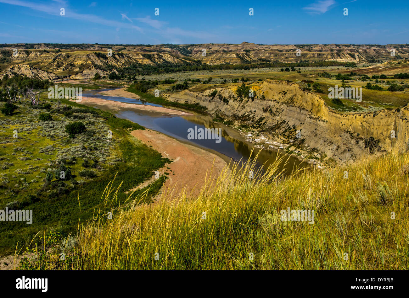 Una vista del piccolo fiume Missouri Valley nel Parco nazionale Theodore Roosevelt, North Dakota. Foto Stock