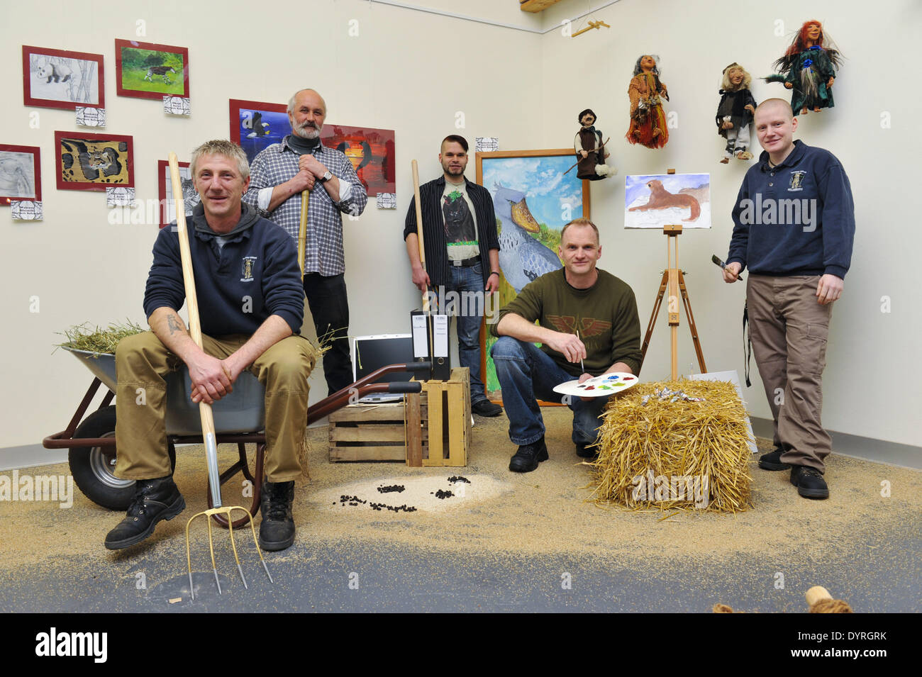 I custodi del giardino zoologico fare opere d arte per il centesimo compleanno di Zoo di Hellabrunn, 2011 Foto Stock