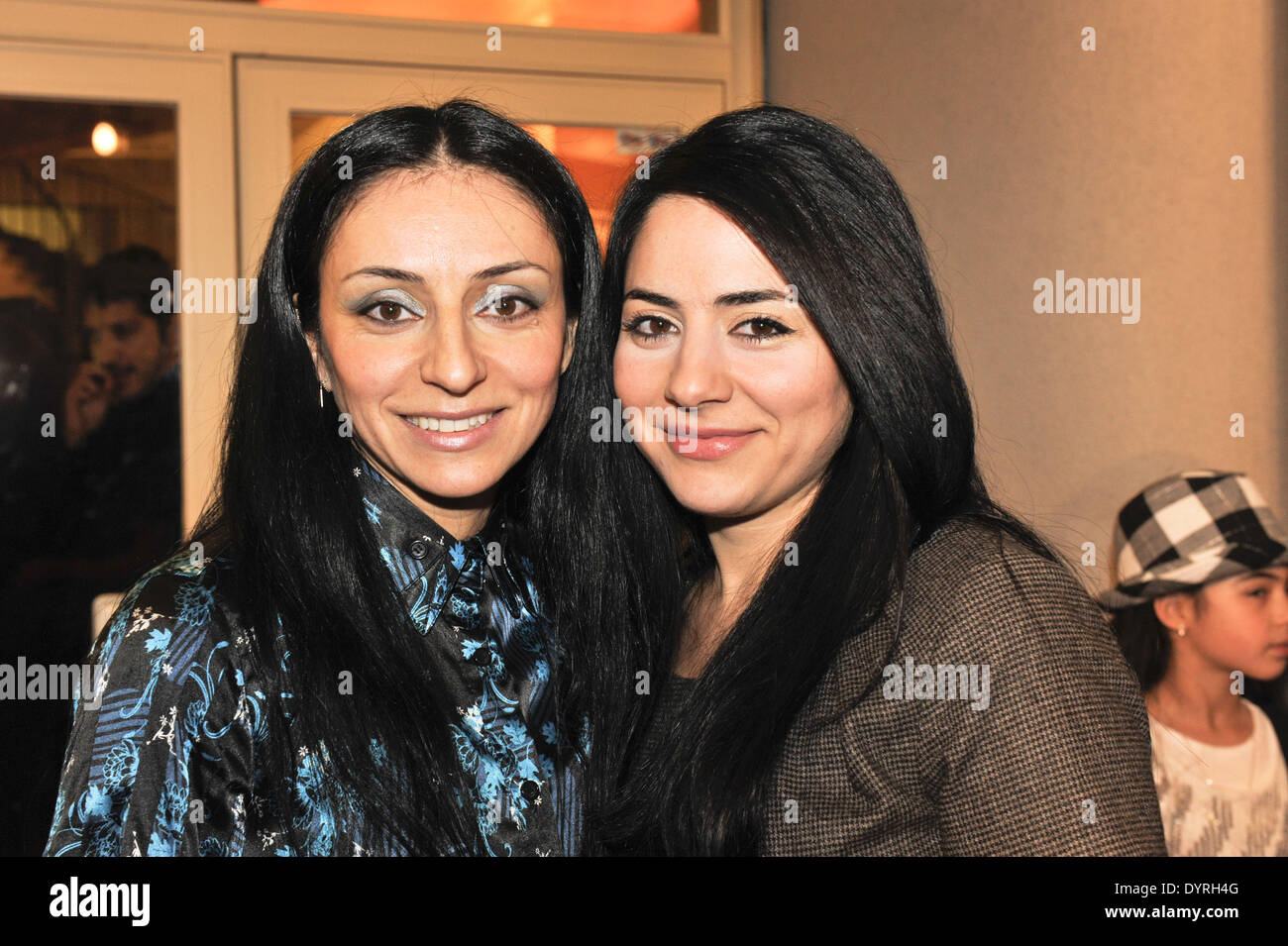 Nesrin e Yasemin Samdereli alla premiere di 'Almanya', 2011 Foto Stock