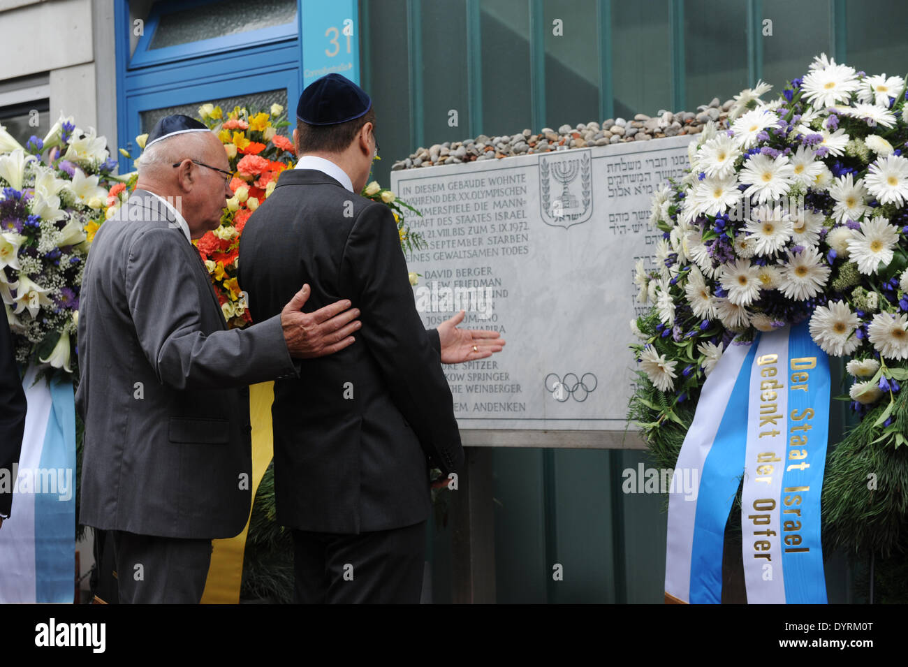 Corona-posa per le vittime del 1972 Olympic attacco nel Villaggio Olimpico di Monaco di Baviera, 2012 Foto Stock