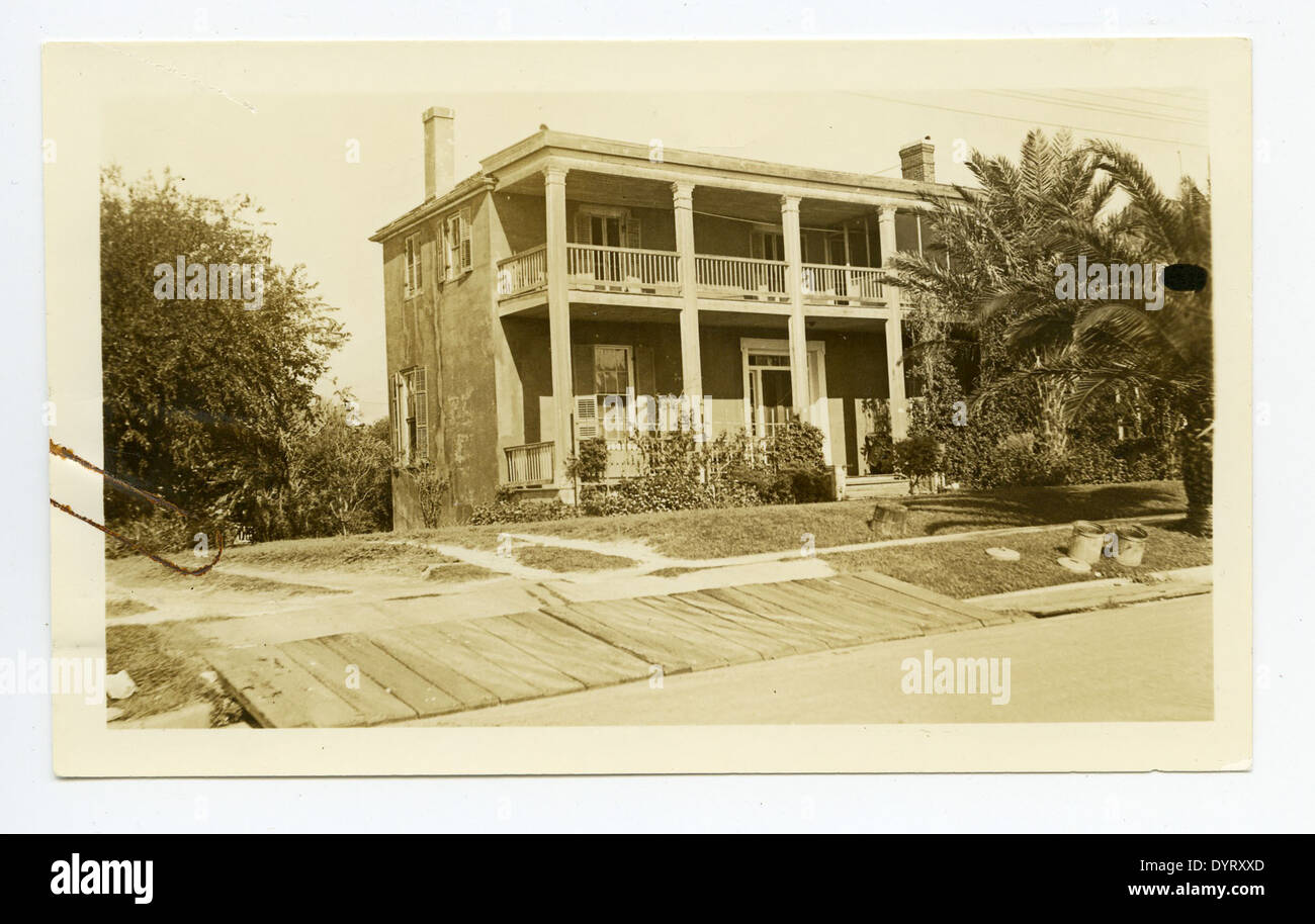 Una fotografia degli anni '1970 con E.J. Davis e Fannie Ratchford, che cattura un momento importante a Corpus Christi, Texas. L'immagine offre un'istantanea della vita nella regione durante gli anni '1970 Foto Stock