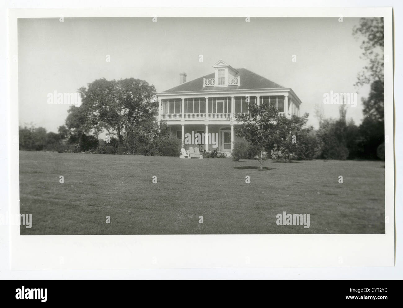 Questo ritratto degli anni '1970 di Fannie Ratchford, una figura di spicco di Phillips, Texas, la cattura in un momento cruciale della sua vita. Nota per i suoi contributi nella comunità, Ratchford fu un individuo influente in Texas durante la metà del XX secolo. Foto Stock