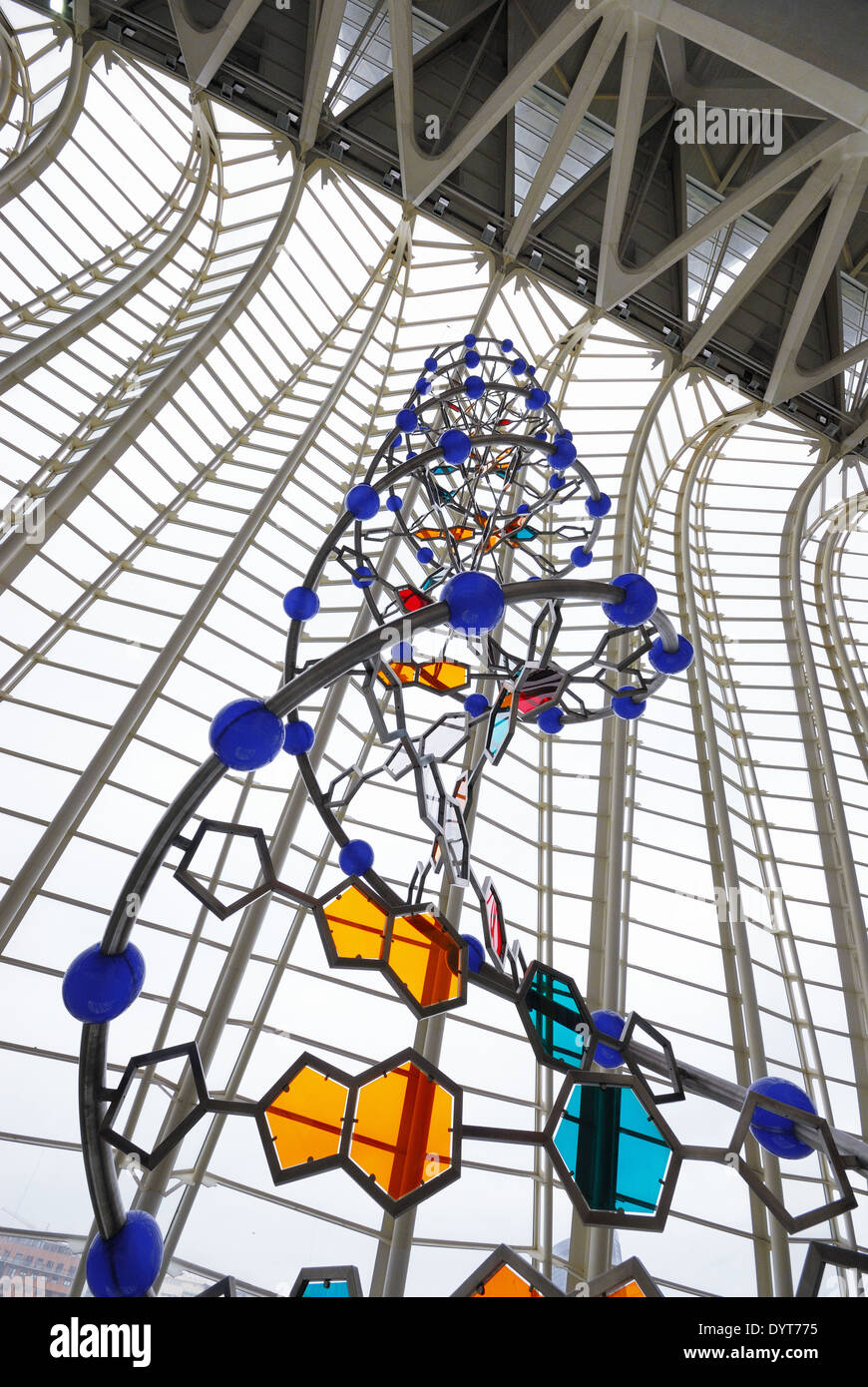 Monumento dell'elica del DNA nel Museo della Scienza, Città delle Arti e delle Scienze di Valencia, Spagna Foto Stock