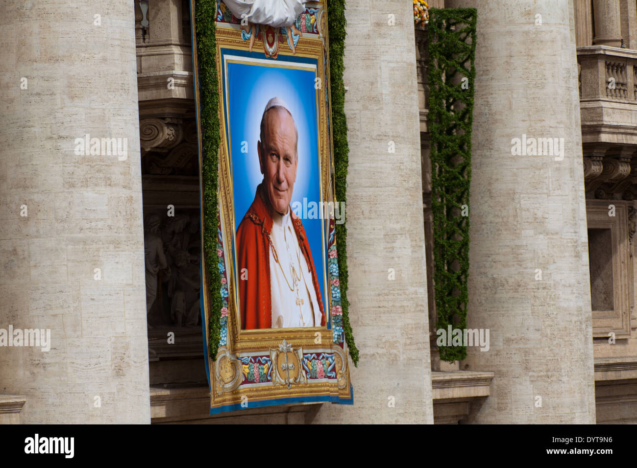 Papa Benedetto XVI celebra la Messa per la beatificazione di Giovanni Paolo II in Piazza San Pietro.Città del Vaticano,roma,l'Italia. Foto Stock