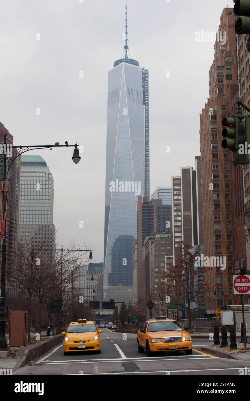 New York City one world tower e taxi Foto Stock