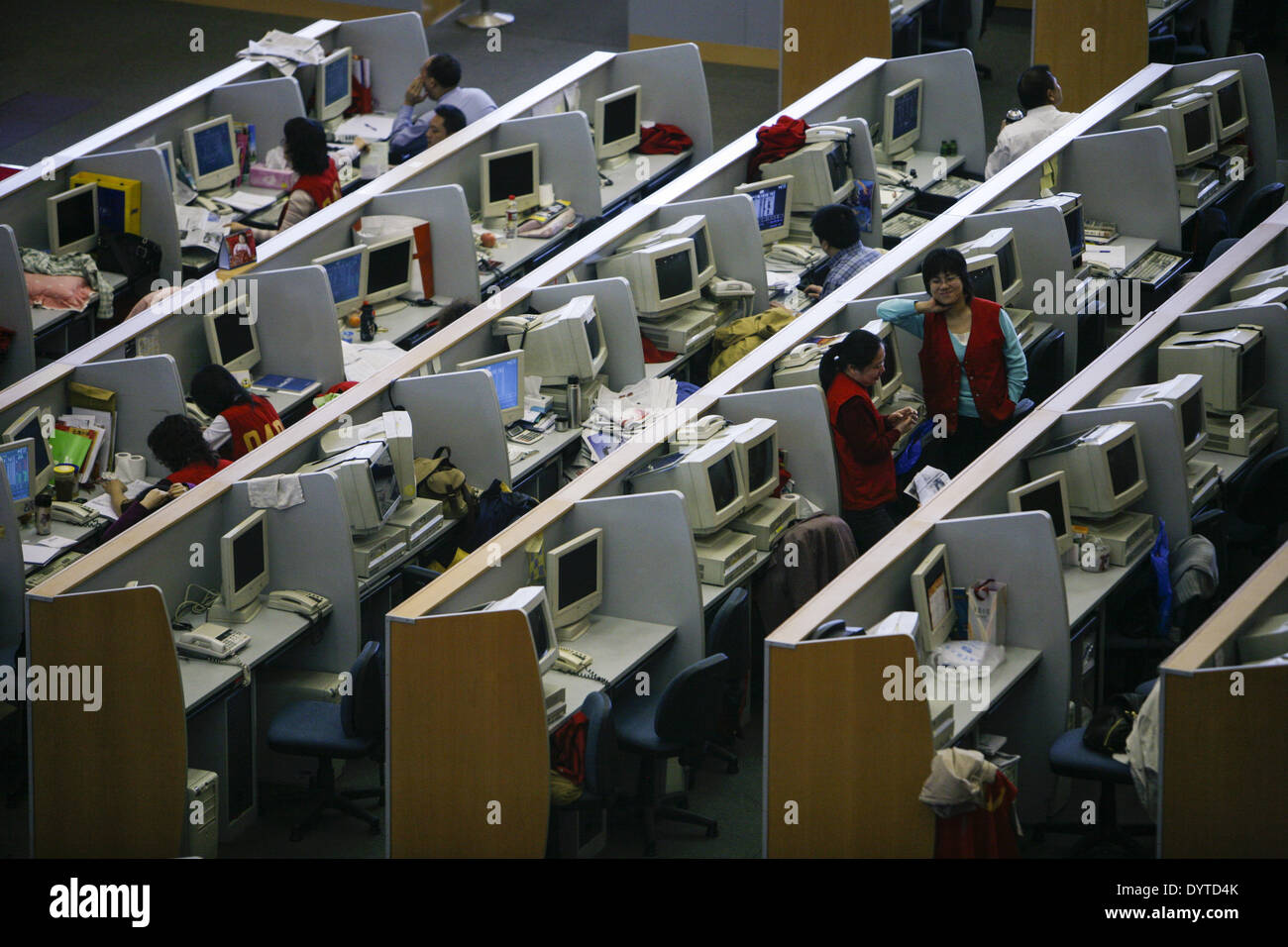 Il lavoro dei dipendenti al piano commerciale di Shanghai Stock Exchange in Shanghai Foto Stock
