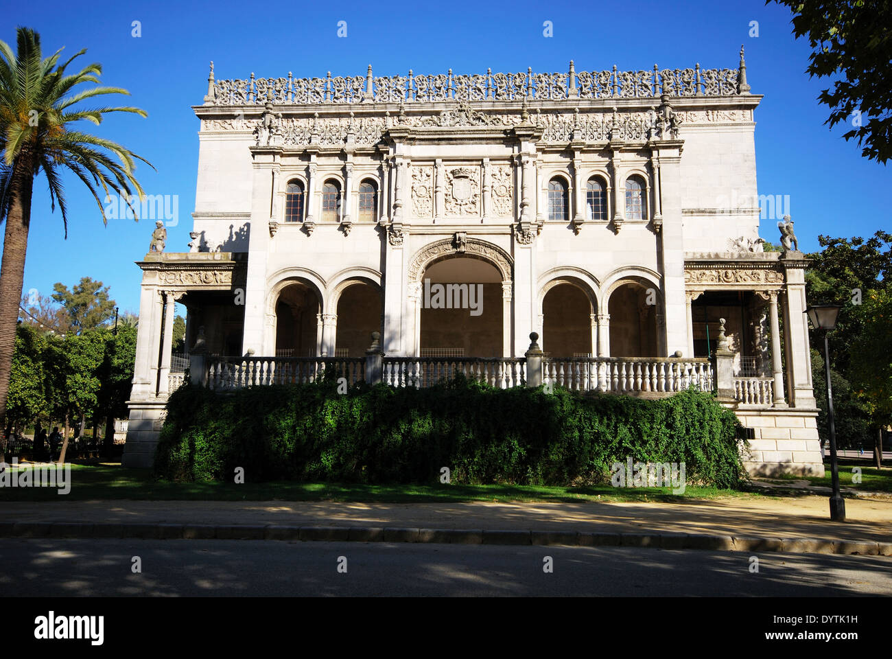 Vista frontale del museo archeologico (museo arqueologico), Siviglia, Andalusia, Spagna, Europa occidentale. Foto Stock
