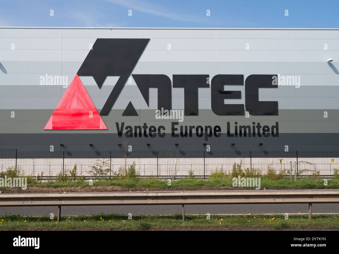 Logo sul lato del magazzino di Washington della logistica aziendale Vantec Europe Ltd, North East England Regno Unito Foto Stock