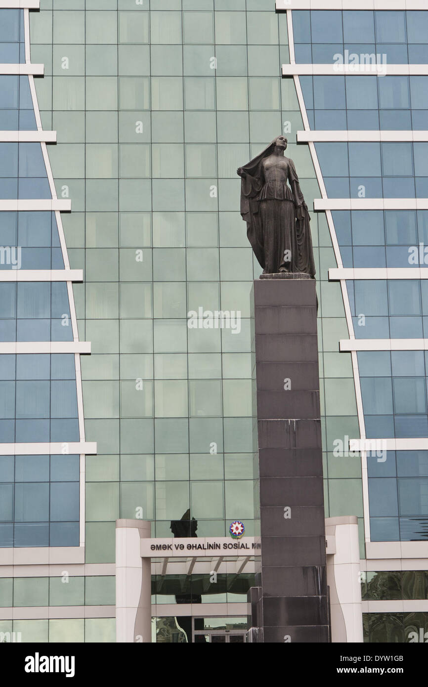 Vie con la parte anteriore del Ministero per la famiglia edificio Foto Stock