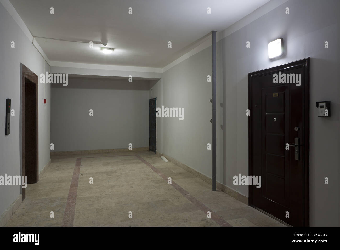 Interno di un appartamento in una recente costruzione alta luogo, Baku 2011 Foto Stock