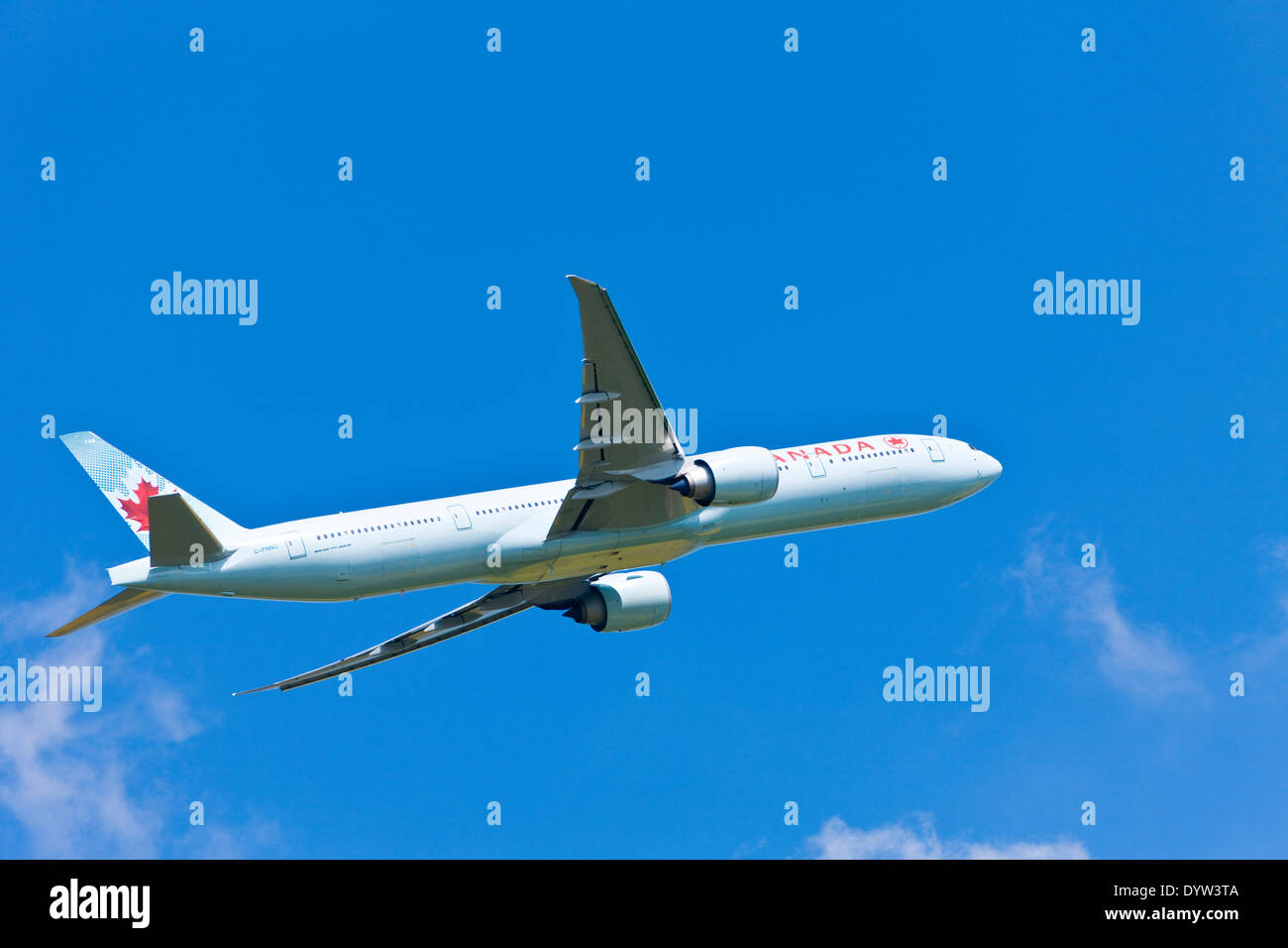 Air Canada ( aeromobili Boeing 777-300 ) sul cielo Foto Stock