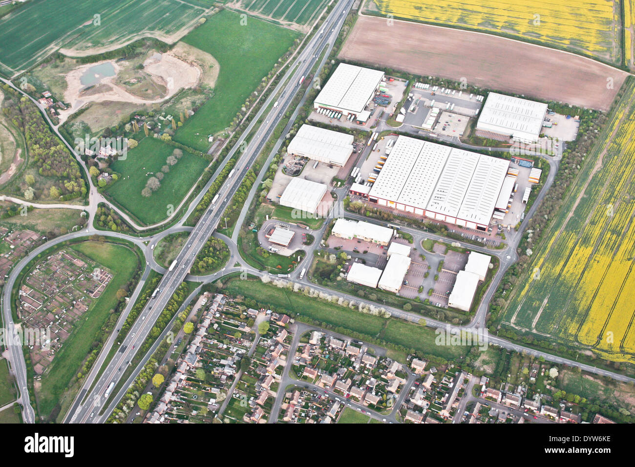 Vista aerea di un gruppo di magazzini in Cambridgeshire, Regno Unito Foto Stock