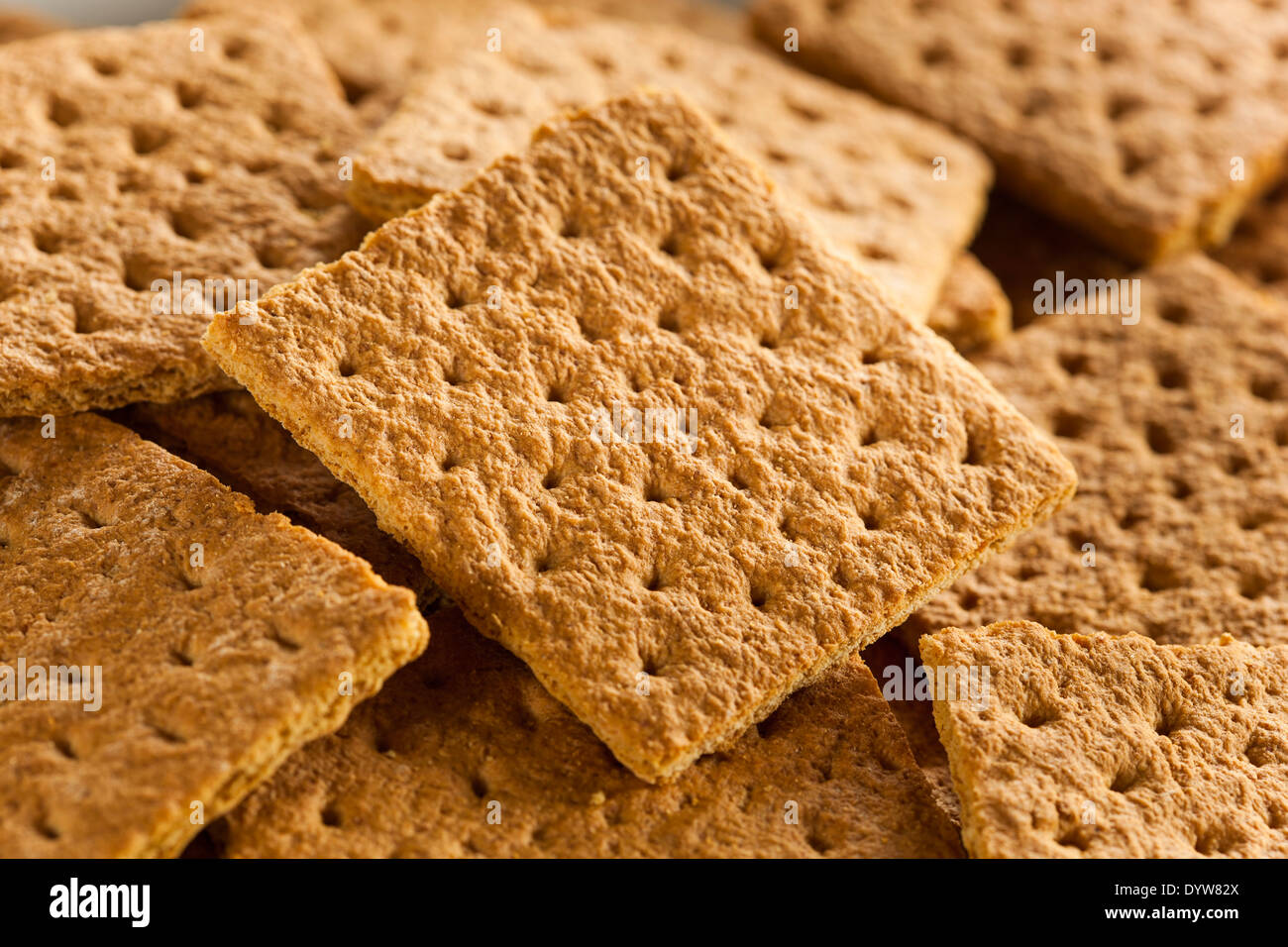 Miele di sani Graham cracker su una piastra Foto Stock