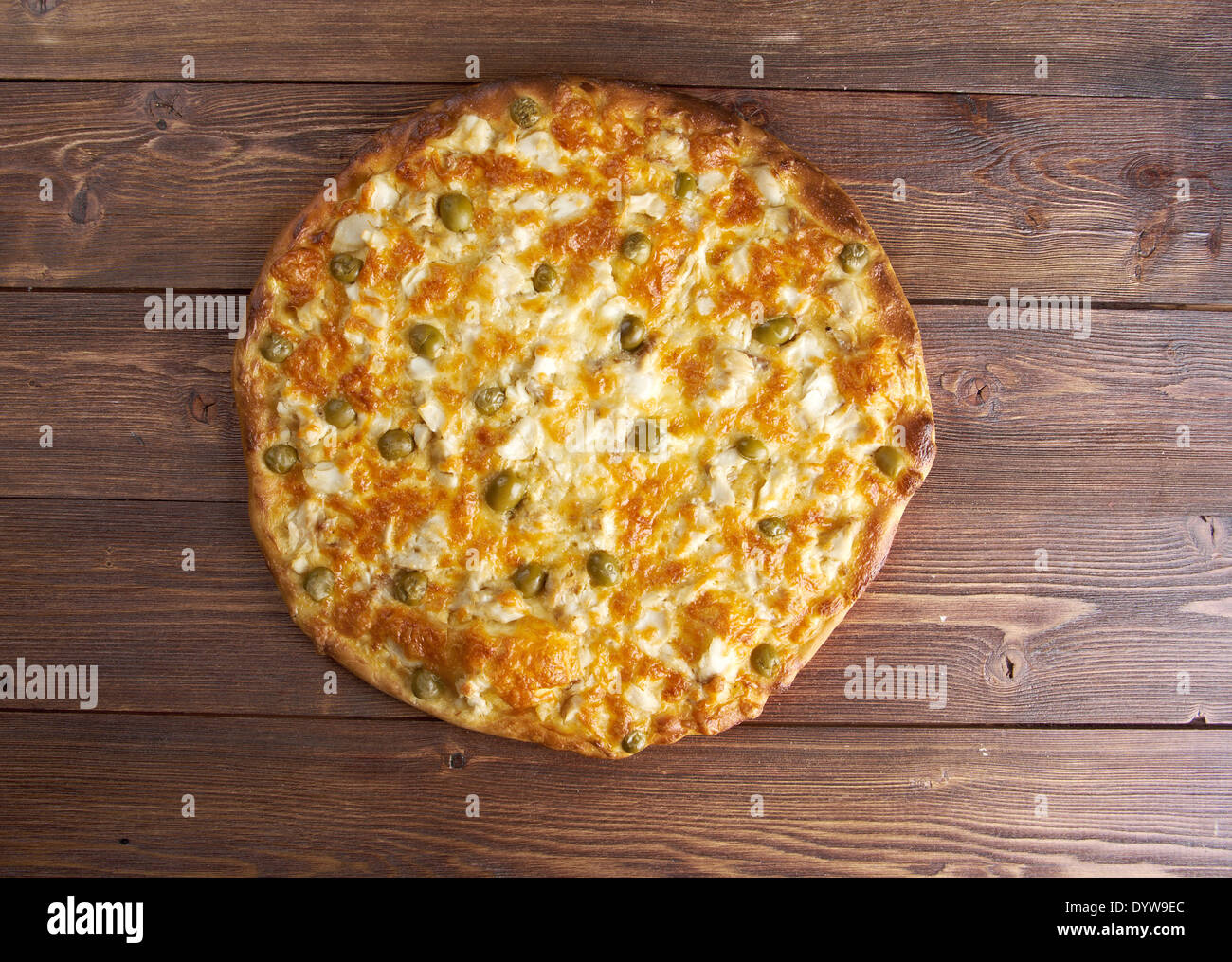 La pizza fatta in casa con il pesce .Closeup Foto Stock