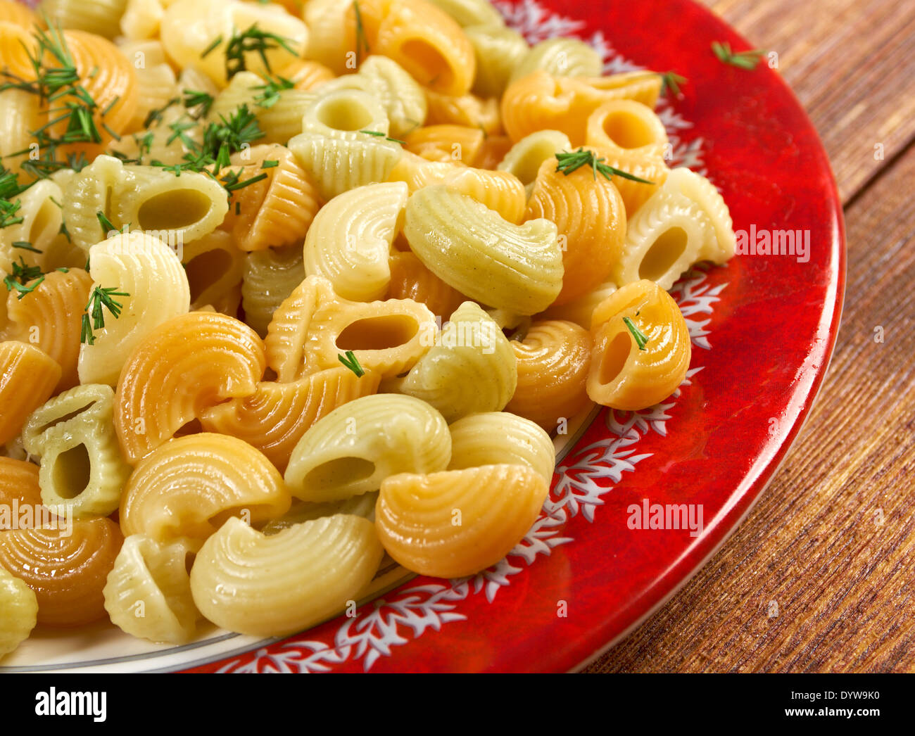 Primo piano della Italiana colorate conchiglie pasta gourmet Foto Stock