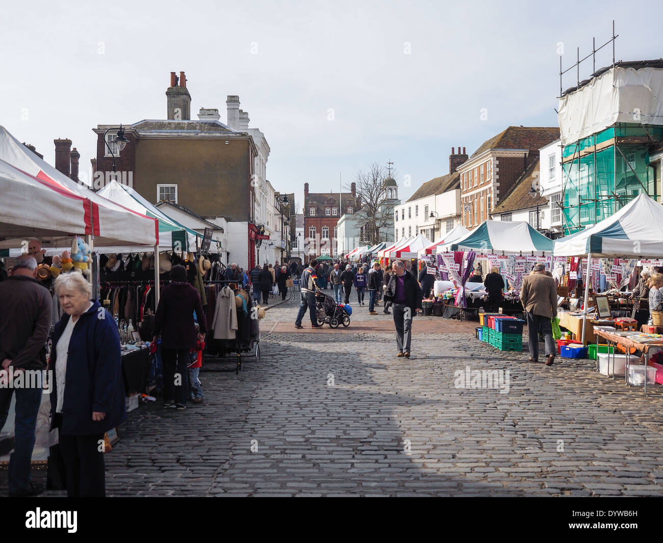 FAVERSHAM KENT/UK - marzo 29 : vista della strada del mercato di Faversham Kent, 29 marzo 2014. Persone non identificate. Foto Stock