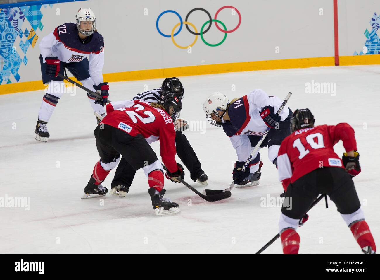 USA-Canada femminile di Hockey su ghiaccio presso i Giochi Olimpici Invernali, Sochi 2014 Foto Stock