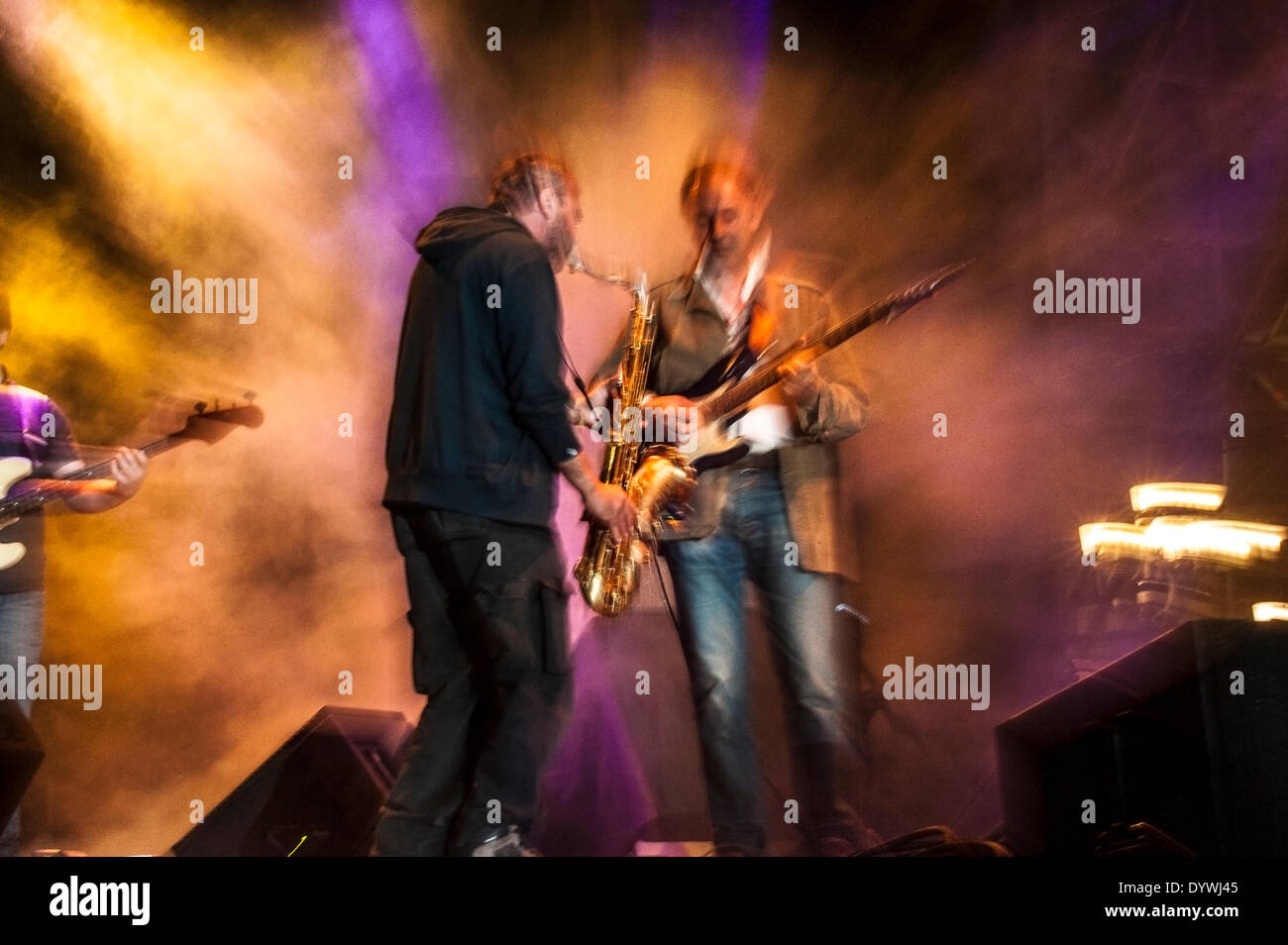 Torino, Italia. Xxv Aprile, 2014. ' Torino Jazz Festival 2014 - inizio del Festival il 25 aprile 2014 - Prestazioni di Daniele Sepe und Rote Jazz - Frazione di Daniele Sepe e Franco Giacoia Credito: Davvero Facile Star/Alamy Live News Foto Stock